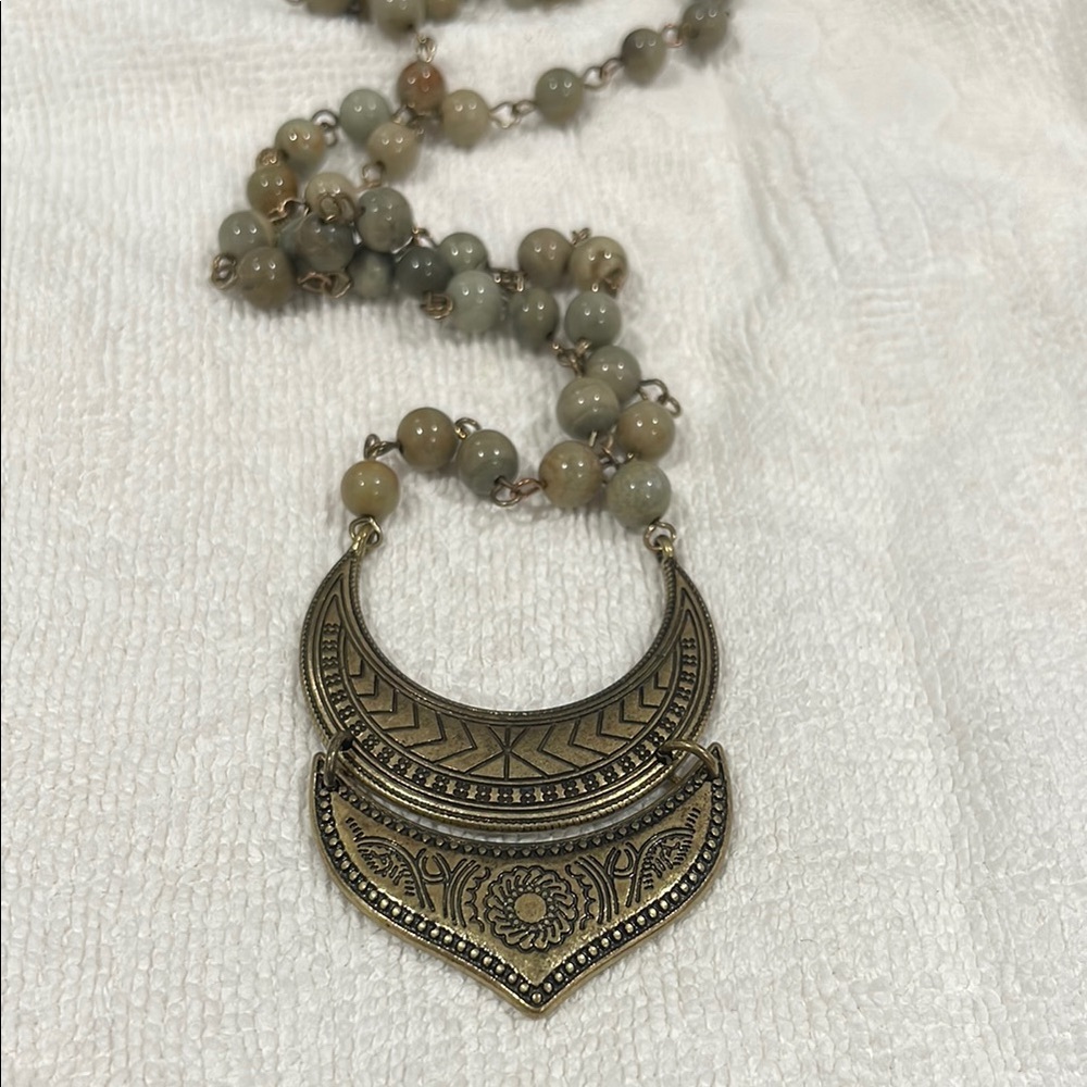 New Marlyn Schiff stone beaded long necklace
